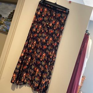 Perfect flowy spring/summer navy floral pants